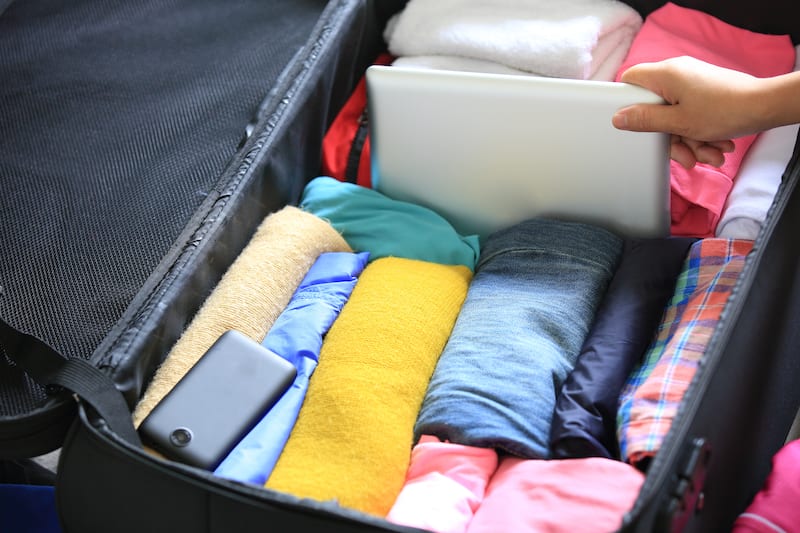 How to Pack a Suitcase in Thirty Minutes (Girls): 8 Steps