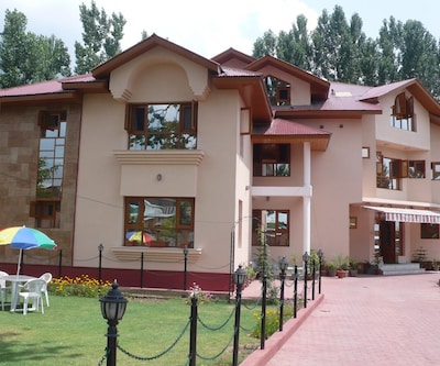 Hotel Alhamra Retreat