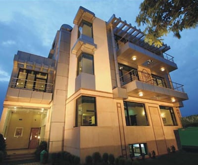 Imperial Apartments HUDA Metro