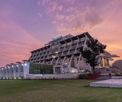 Via Lakhela Resort & Spa(A Unit Of Hotel Lake Retreat)