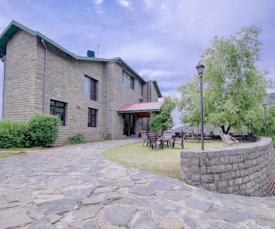 Woodsmoke Resort And Spa