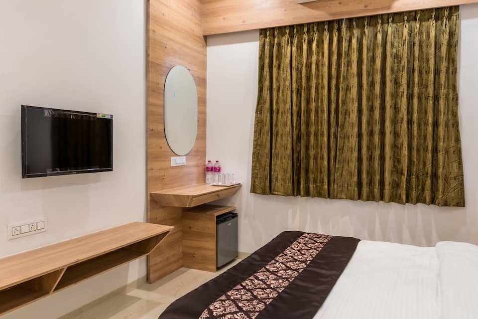 INTERIOR VIEW OF ROOM WITH ALL THE BASIC FACILITIES