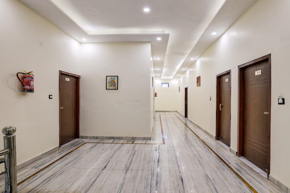 Super Hotel O Clock Tower Dehradun Formerly Dooncity Suites, Dehradun
