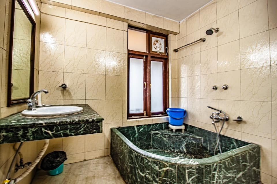 Gautam Hotel and Cottage