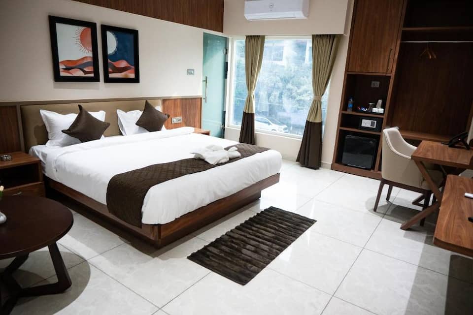 Royal Club Room