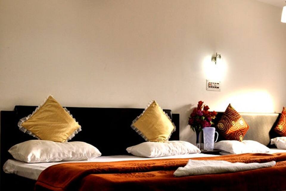 Royal Pearl Hotel Srinagar Room Starts At 1347 Hoteldekho - 