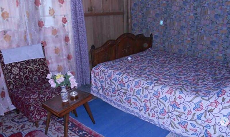 Houseboat Jewel Box In Srinagar Book Room Night - 
