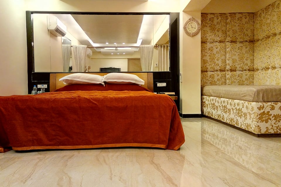 Suite room ( Stay in Bandra west)