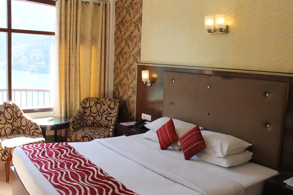 Lake View Room
