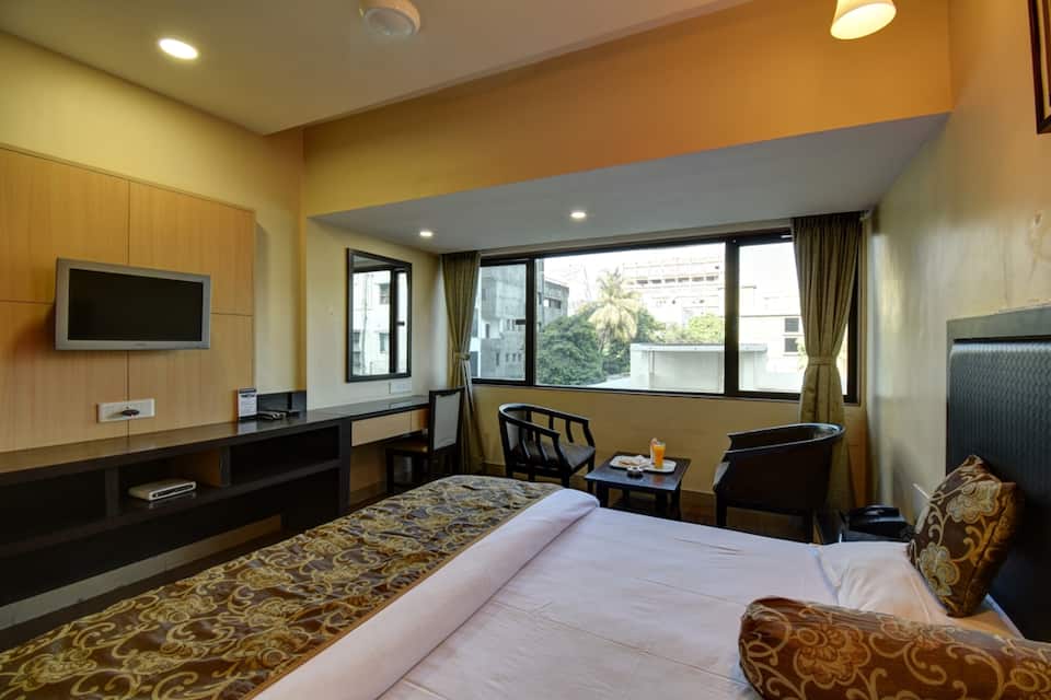 Deluxe Single AC Room
