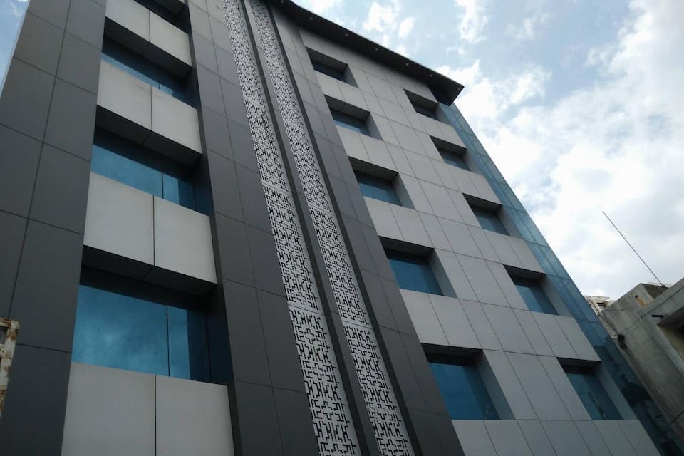 Hotel Planet, Vadodara