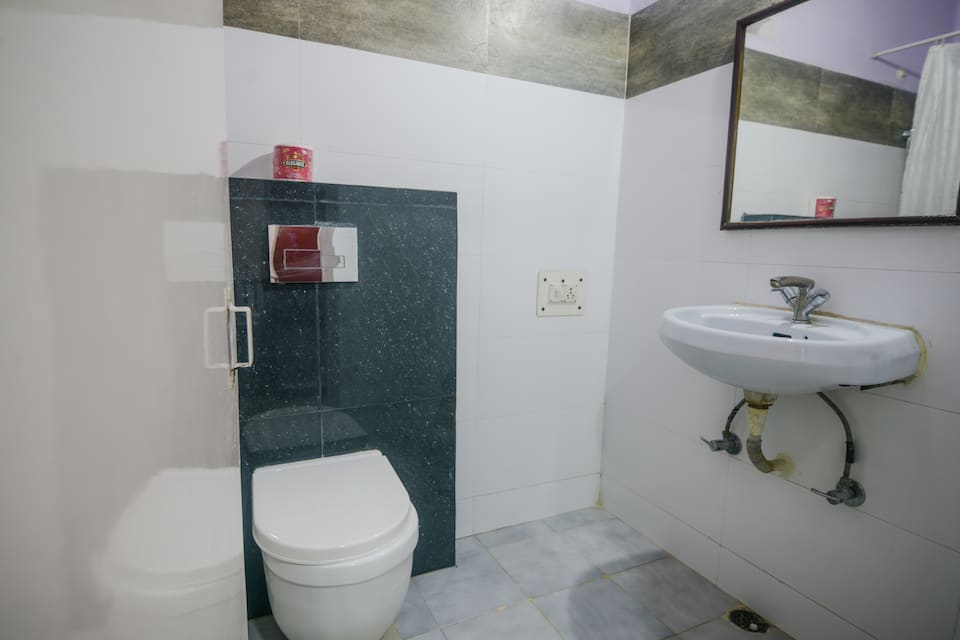 Rewavilas Hotel photo 4