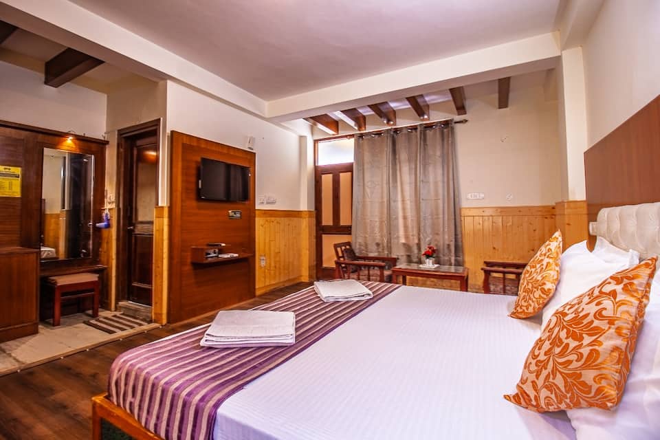 Gautam Hotel and Cottage