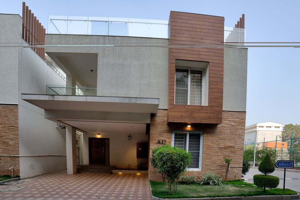 VRR Astoria Hotel and Convention Centre, Bengaluru