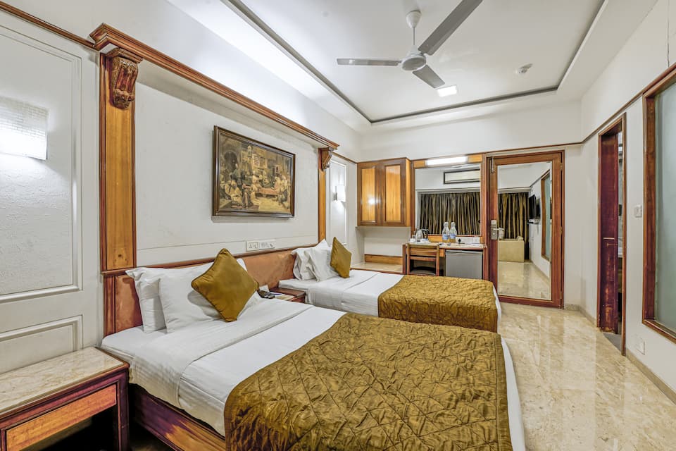 TWIN DELUXE ROOM