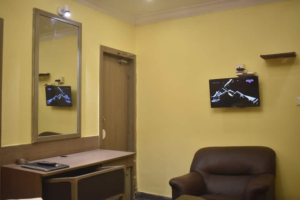 DELUXE ROOM