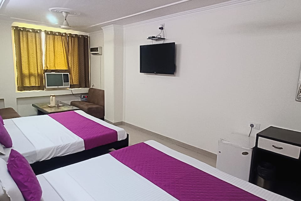 Family room with 2 King Size Beds
