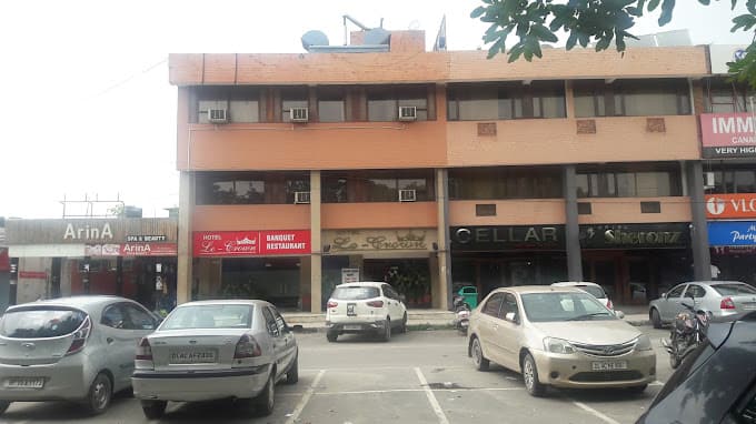 Hotel Le Crown, Chandigarh