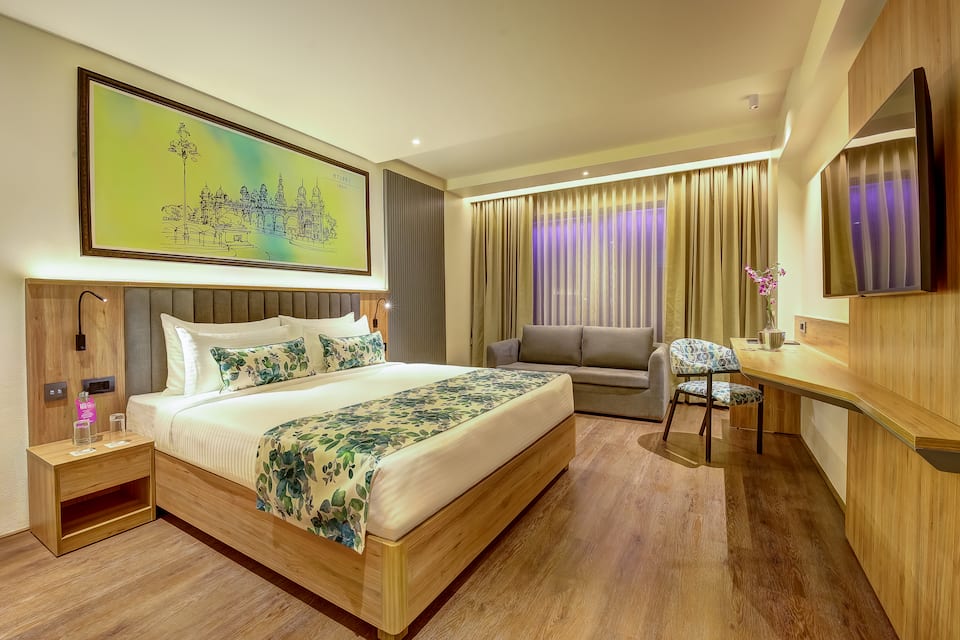 Deluxe room king size beds with morden decorated can accommadate up to 3 person and interconnected rooms totally soundproofed and equipped with high tech comforts such as high speed internet access USB ports smart TV Room cleaning touch system ECT