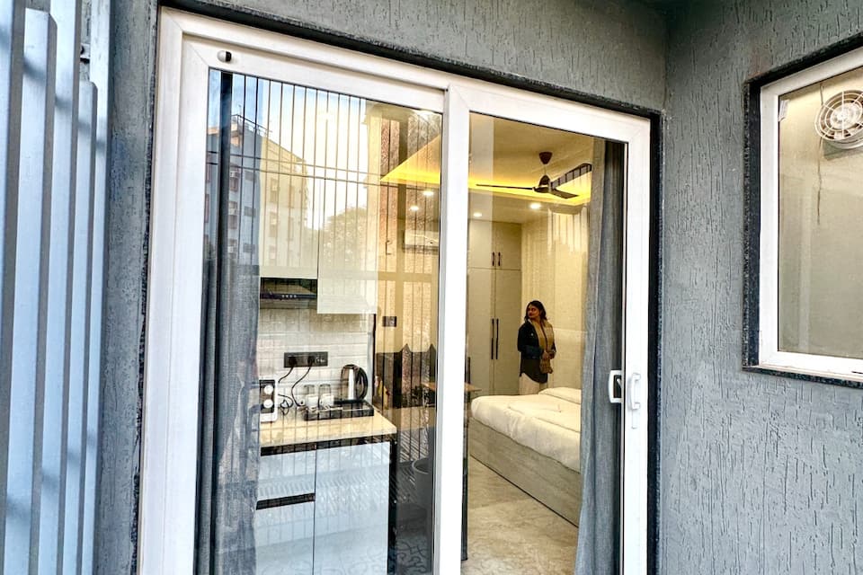 Studio Room