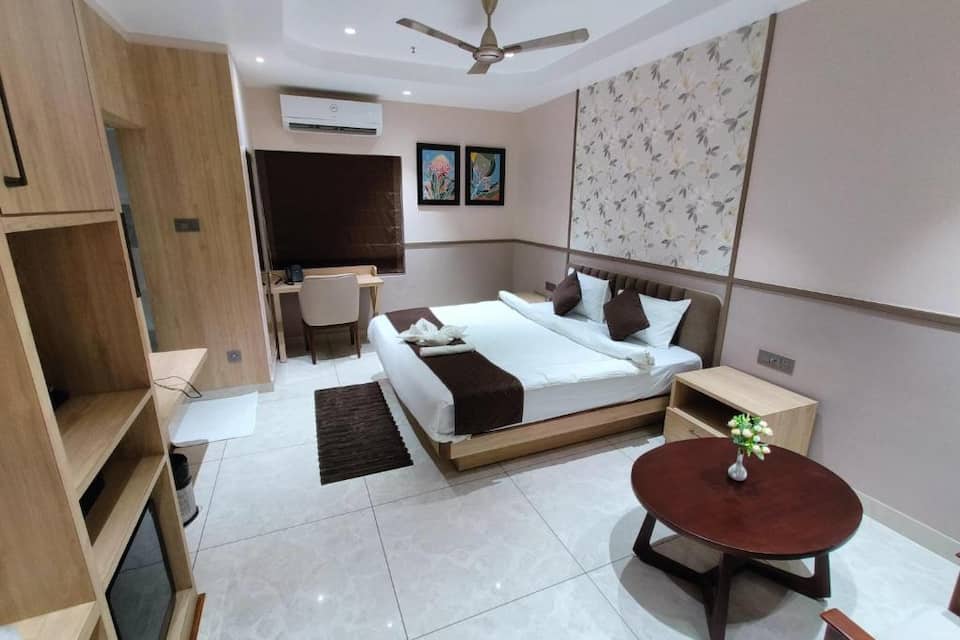 Elegant Club Room