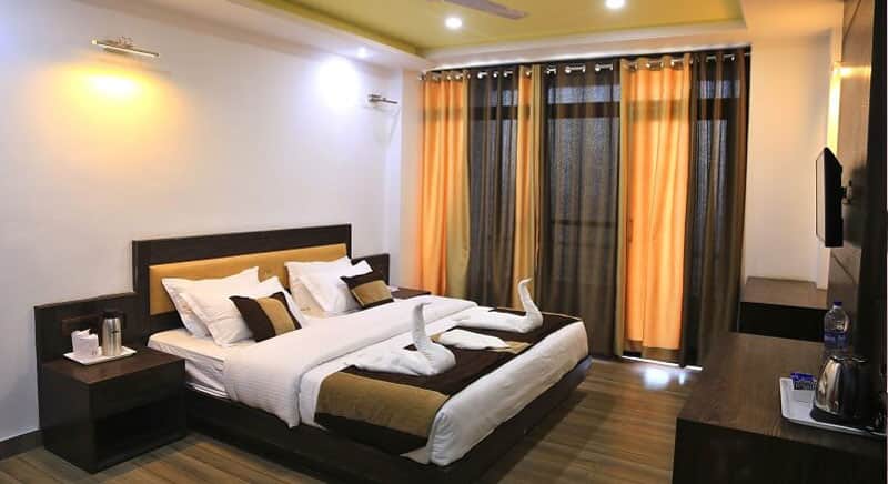Hotel Ravine Palace, Lansdowne