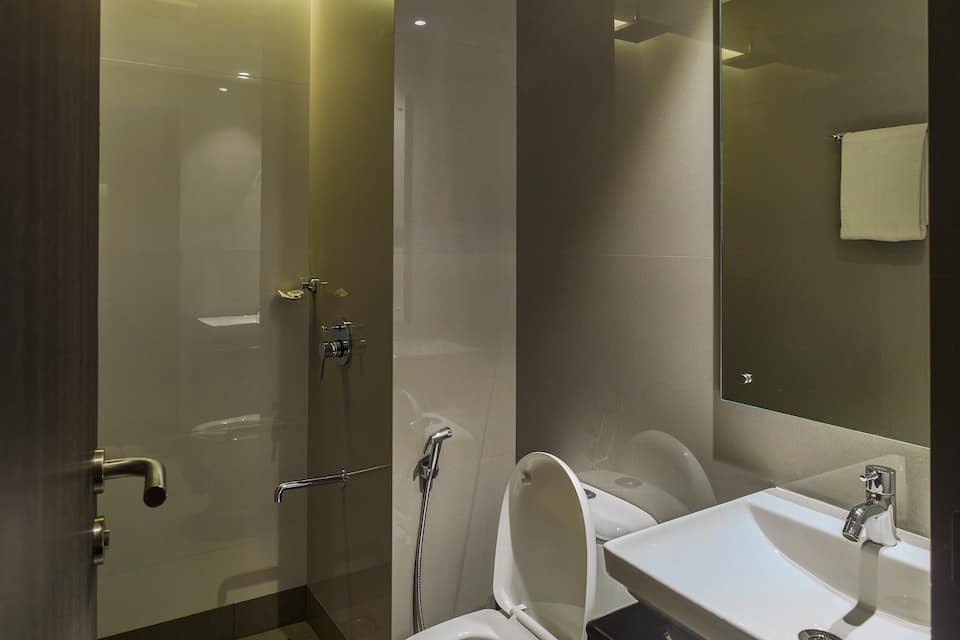 Super Deluxe Bathroom