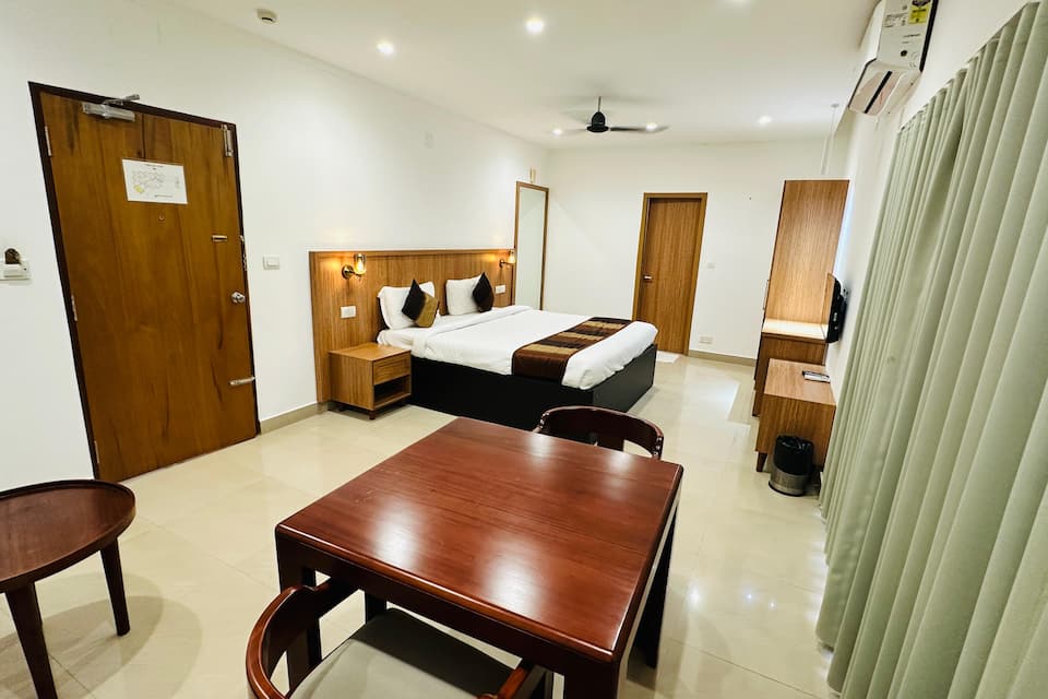 SUIT ROOM