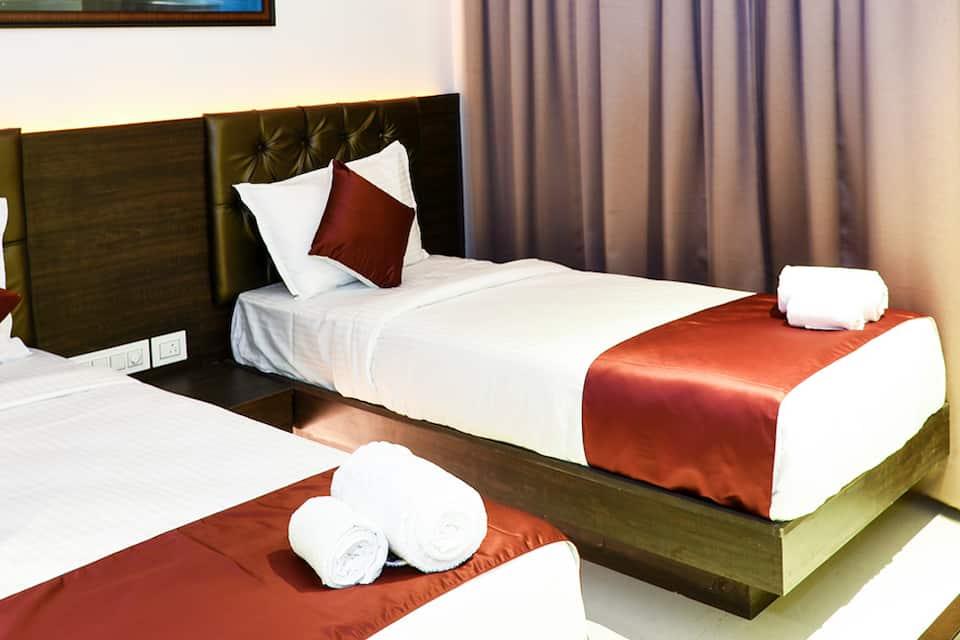 Deluxe Twin Bed Room