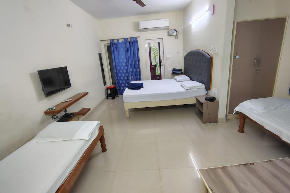 Srinivasa Hotel, Tirupati