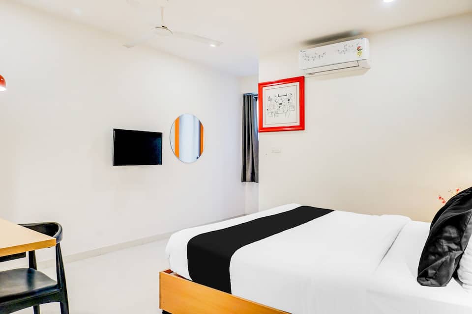 Super Townhouse Hadapsar formerly Savali Inn