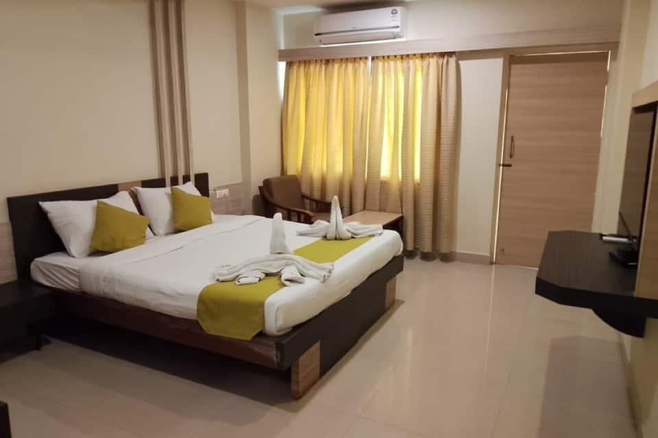 DELUXE AC ROOM