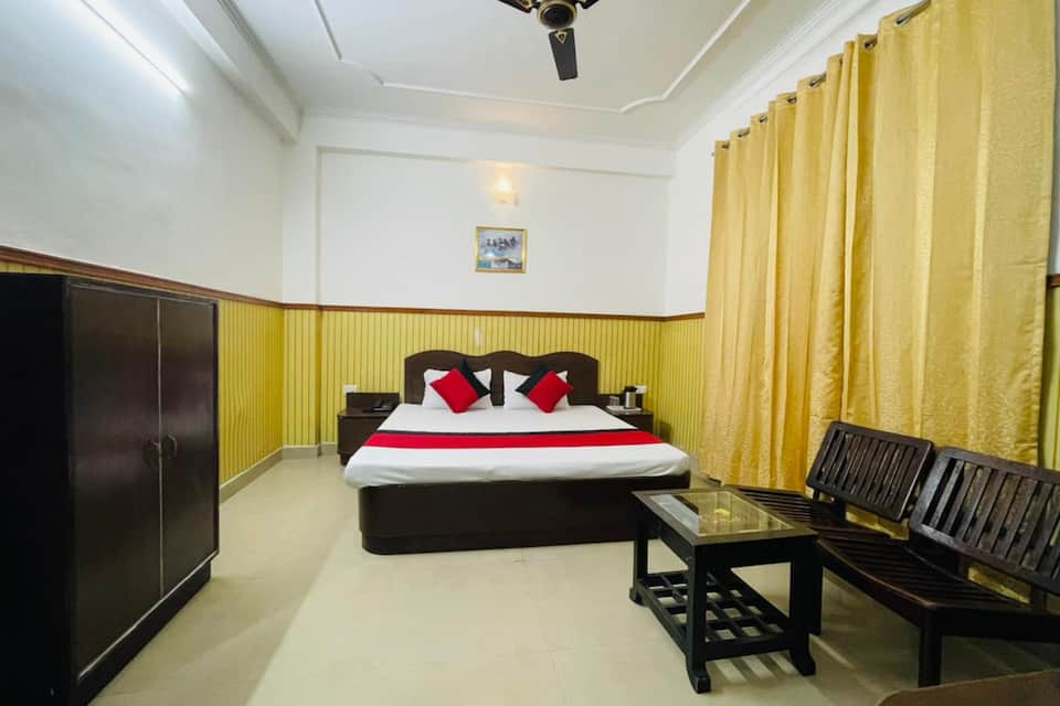 Hotel Om Karan Residency, Katra