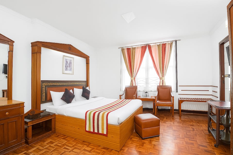 Club king room