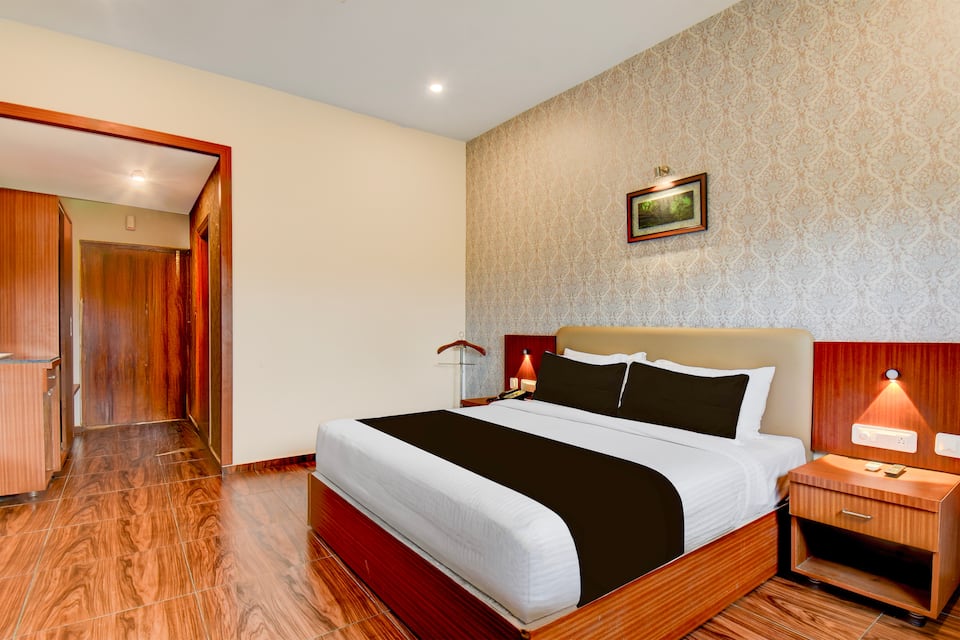 Super Townhouse Oak Sri Mahadeshwara Convention Centre, Mysuru