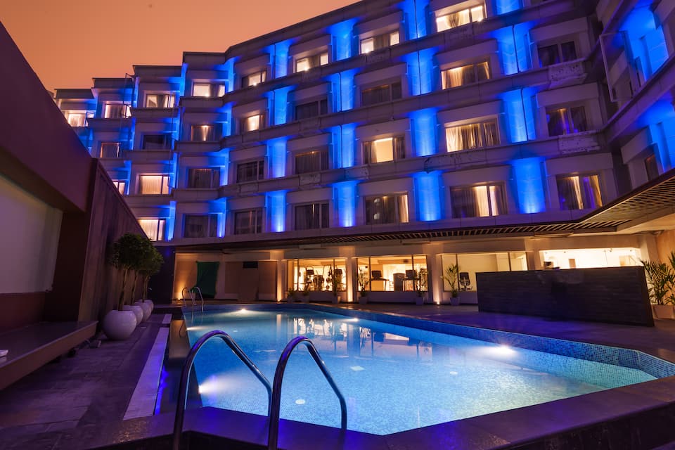 Swimming pool