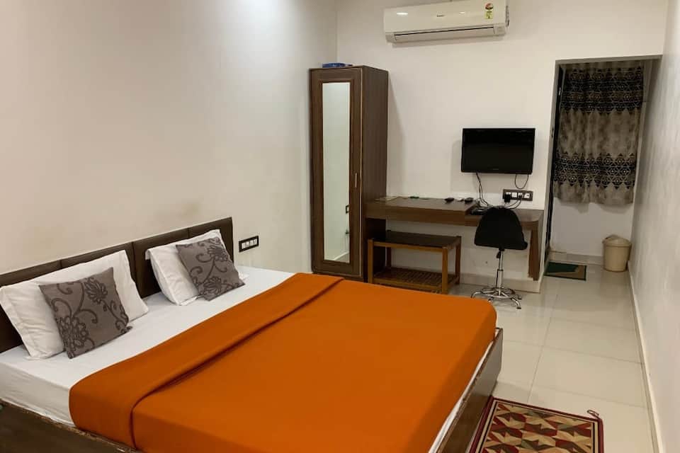 DELUXE AC DOUBLE BED ROOM