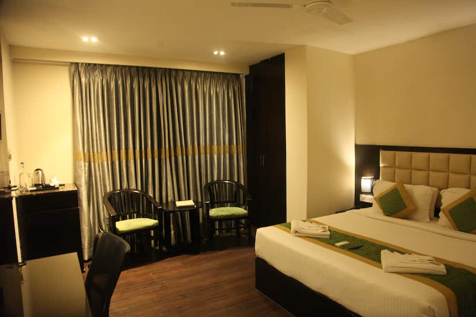 DELUXE ROOM