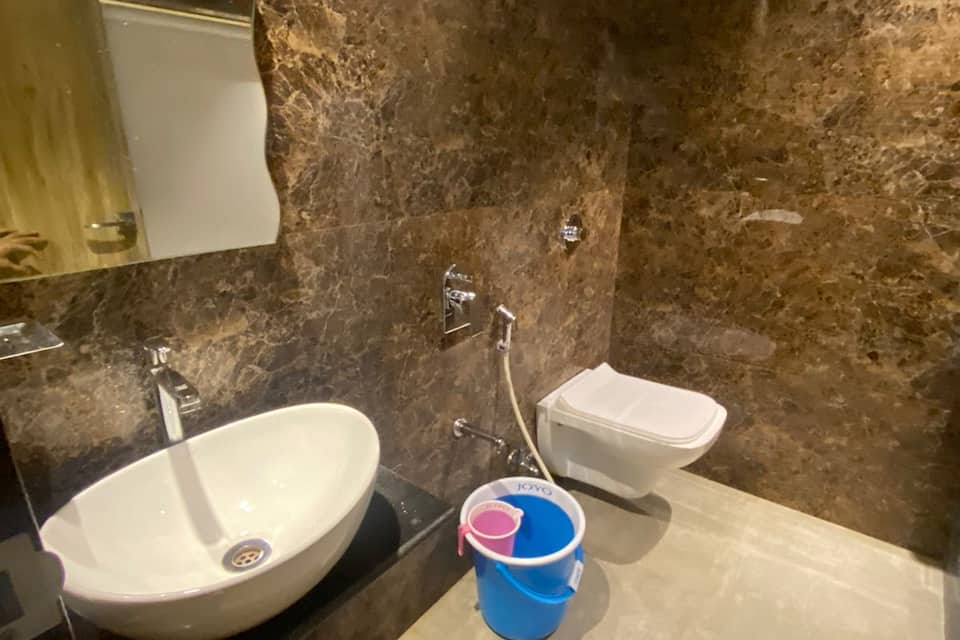 Hotel BKC CROWN - Near Trade Centre, Visa Consulate