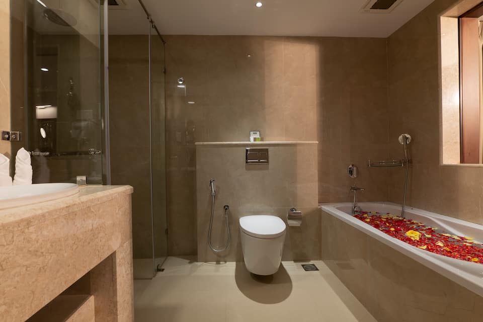 Honeymoon Suite Bathroom