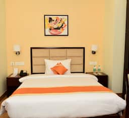 Queen Bed Deluxe Double Room