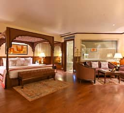 Deluxe Room King Bed