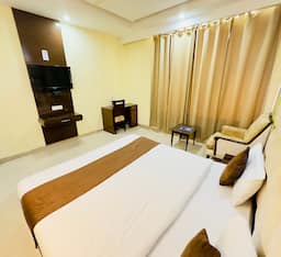 Deluxe Room with Work Desk