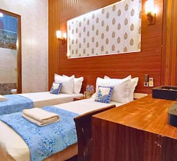 Deluxe Double Room (No window)
