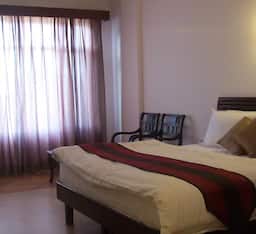 Deluxe Valley View Room With Day Window (AC)