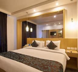 Luxe Queen Room