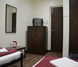 Hhx3e Vljntom Mumbai central station (1.4 km / 0.9 mi). https www yatra com hotels hotels in mumbai hotel kumkum