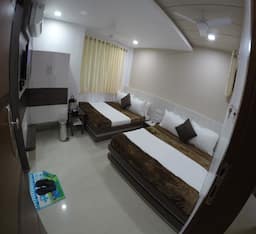 DELUXE NON AC