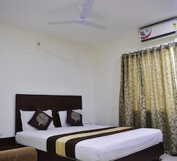 Deluxe Double Bed AC NEW Room (2 beds)