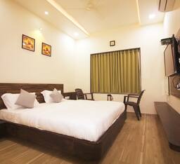 Deluxe Double Bed A/C Room